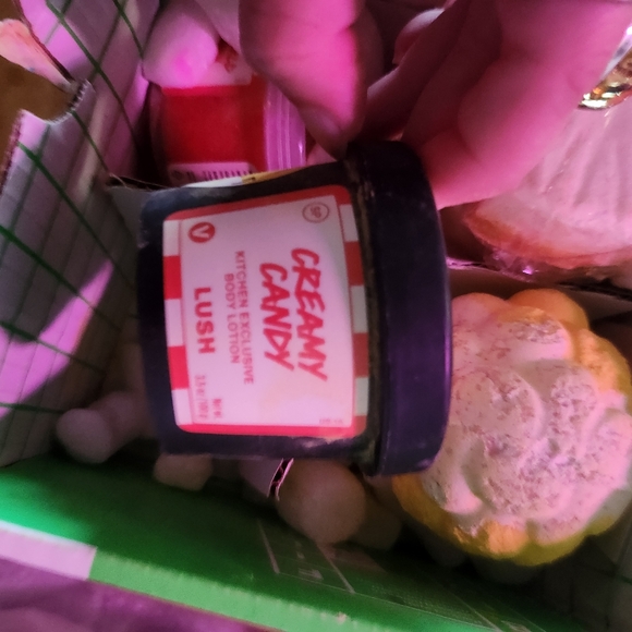 Assorted Lush Kitchen box items - Picture 4 of 10